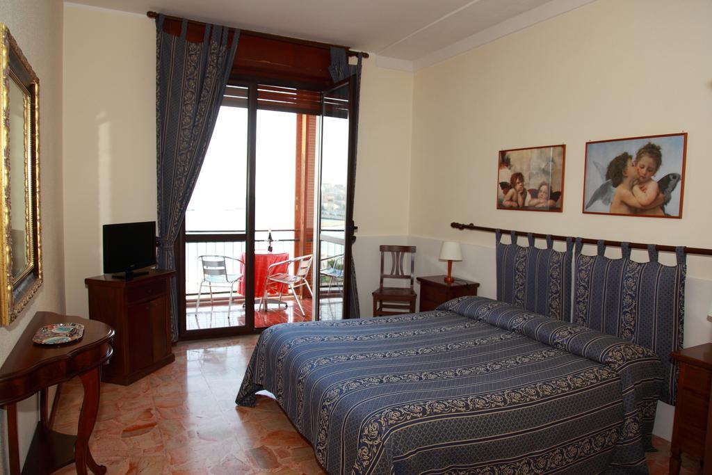 B&B Ortigia Sea View Syrakusa Rum bild